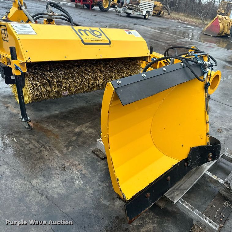 image for item LO9441 2012 MB MSV  municipal tractor