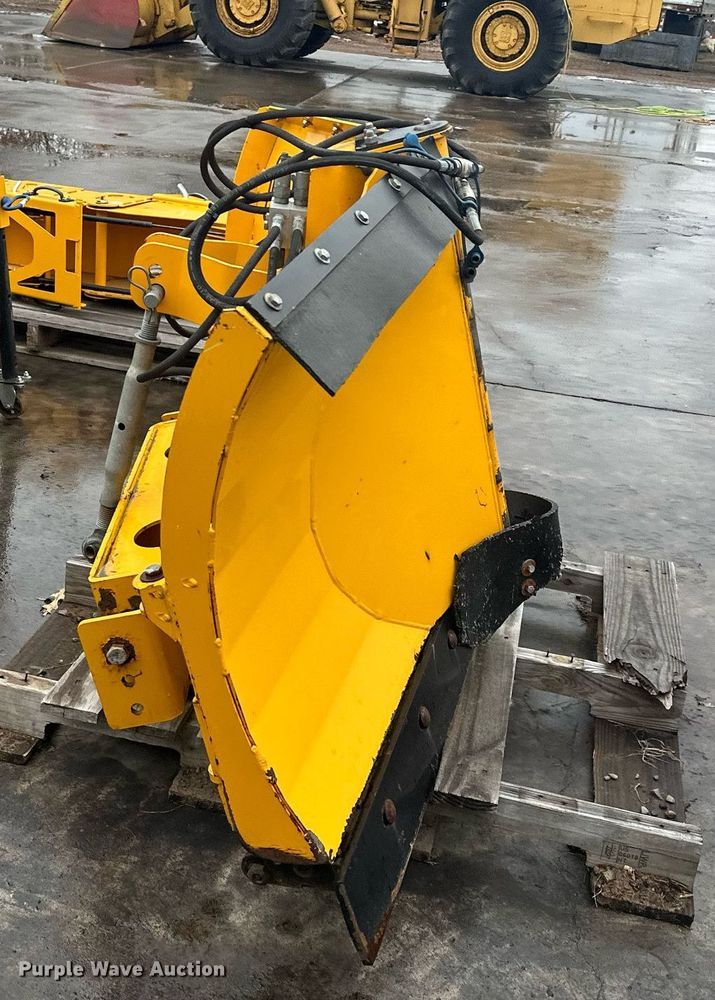 image for item LO9441 2012 MB MSV  municipal tractor