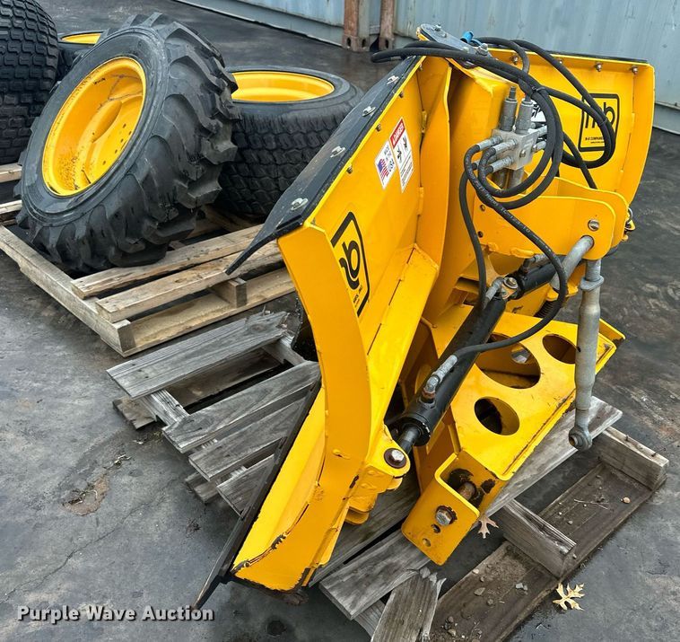 image for item LO9441 2012 MB MSV  municipal tractor