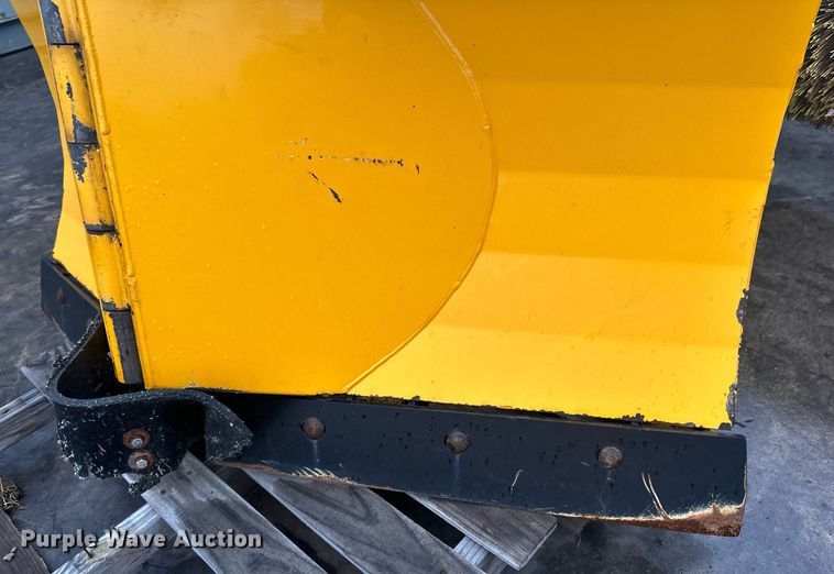 image for item LO9441 2012 MB MSV  municipal tractor