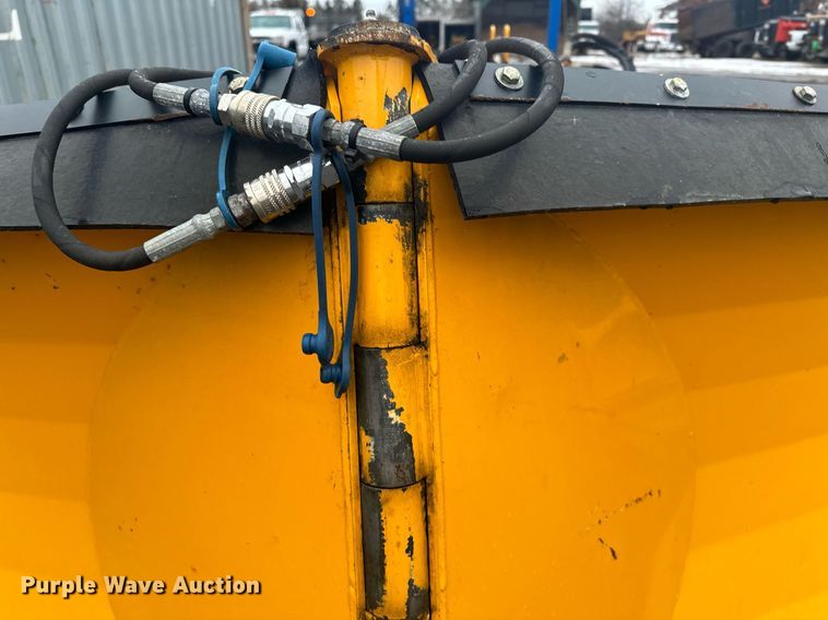 image for item LO9441 2012 MB MSV  municipal tractor