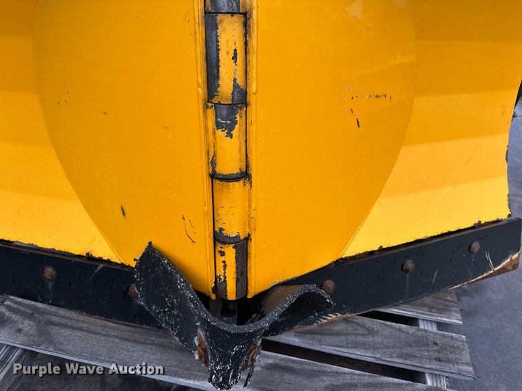 image for item LO9441 2012 MB MSV  municipal tractor