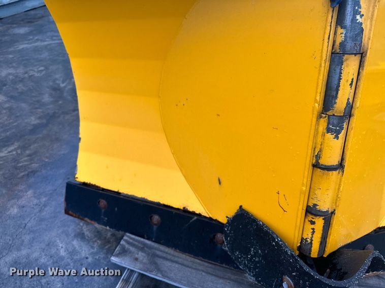 image for item LO9441 2012 MB MSV  municipal tractor