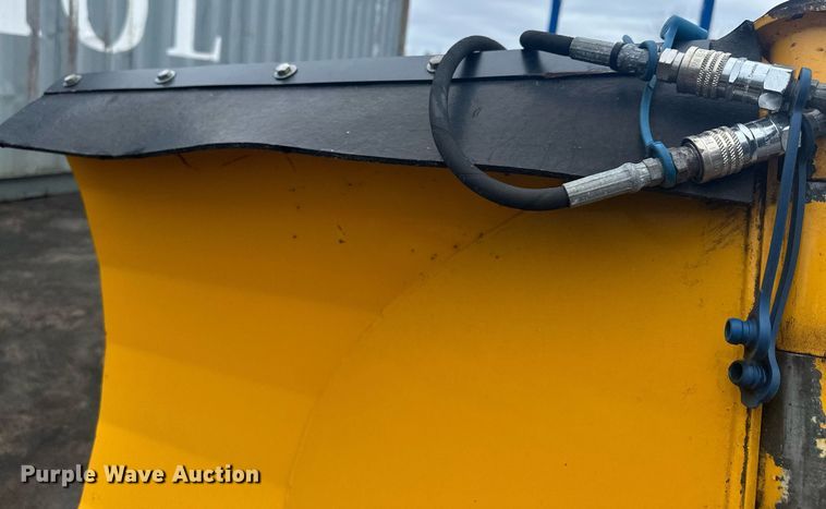 image for item LO9441 2012 MB MSV  municipal tractor