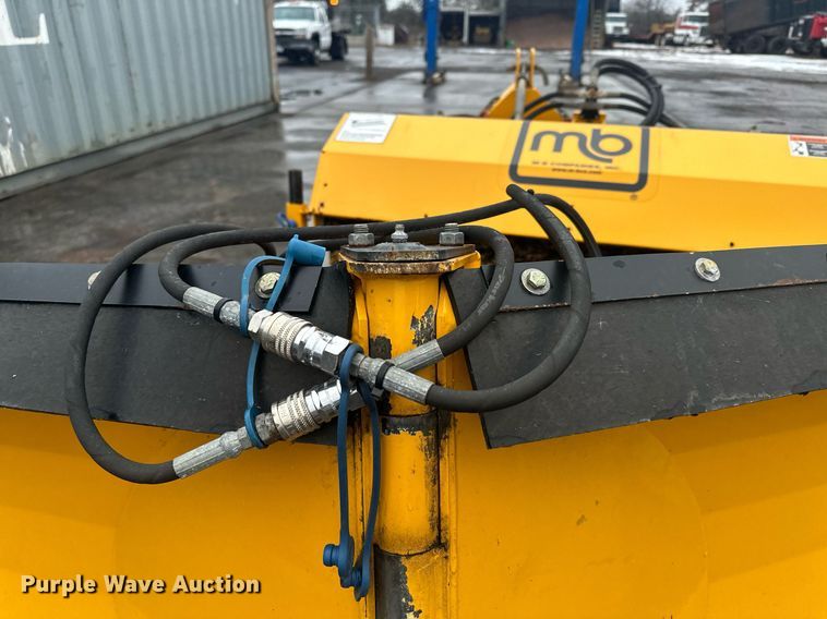 image for item LO9441 2012 MB MSV  municipal tractor