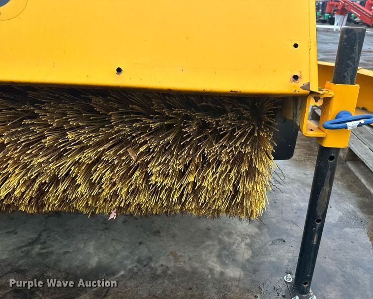 image for item LO9441 2012 MB MSV  municipal tractor