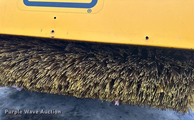 image for item LO9441 2012 MB MSV  municipal tractor