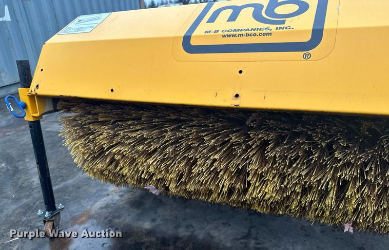 image for item LO9441 2012 MB MSV  municipal tractor