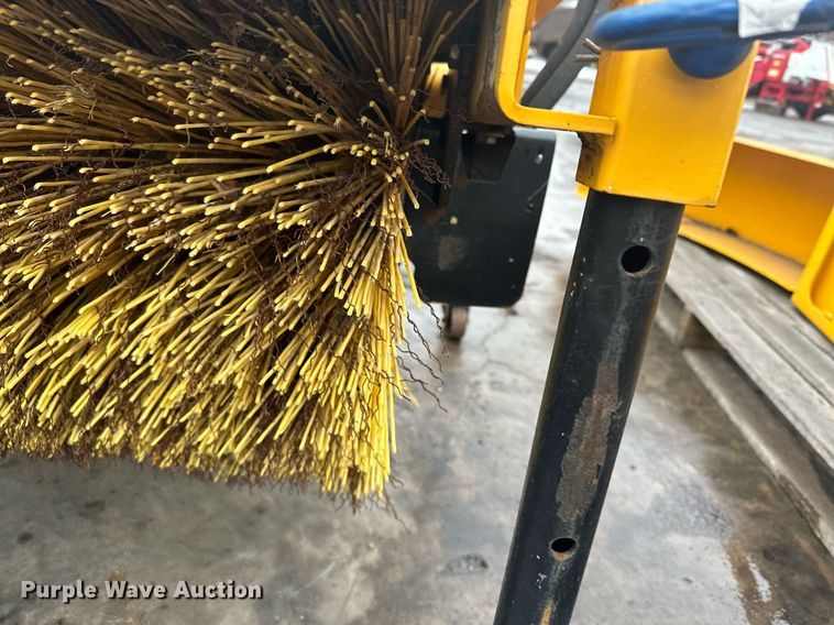 image for item LO9441 2012 MB MSV  municipal tractor