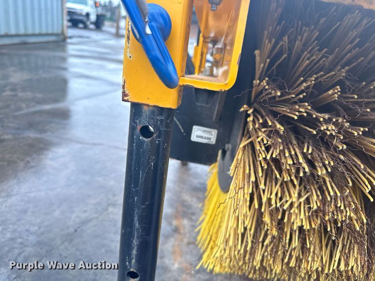 image for item LO9441 2012 MB MSV  municipal tractor