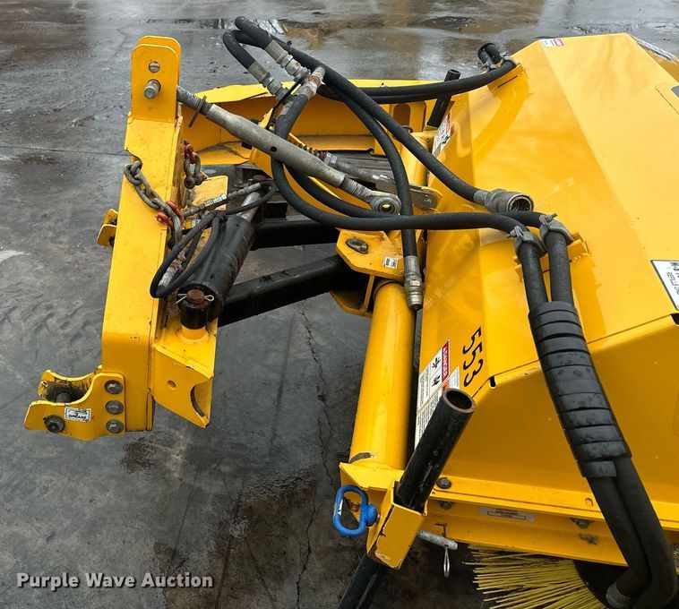 image for item LO9441 2012 MB MSV  municipal tractor