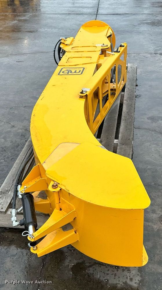 image for item LO9441 2012 MB MSV  municipal tractor