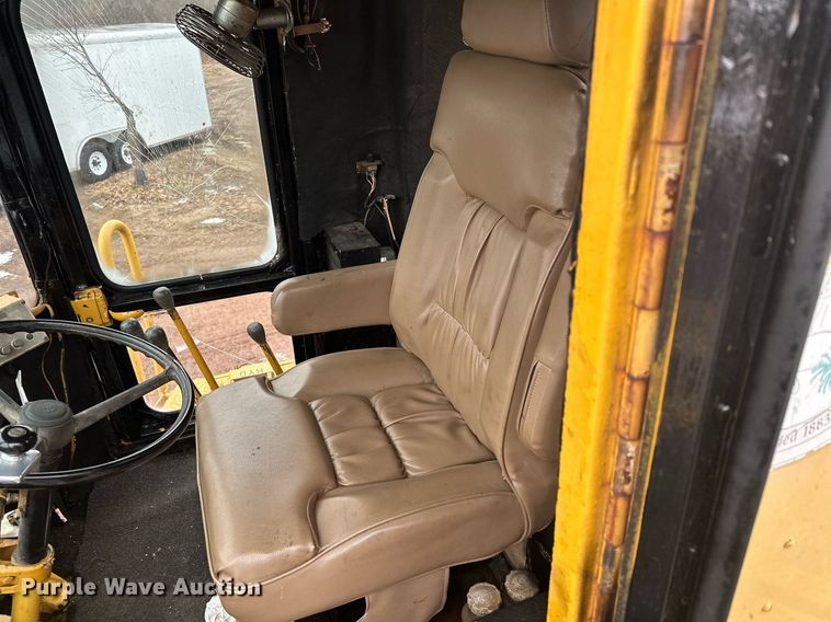 image for item LO9442 Kawasaki KSS70 wheel loader