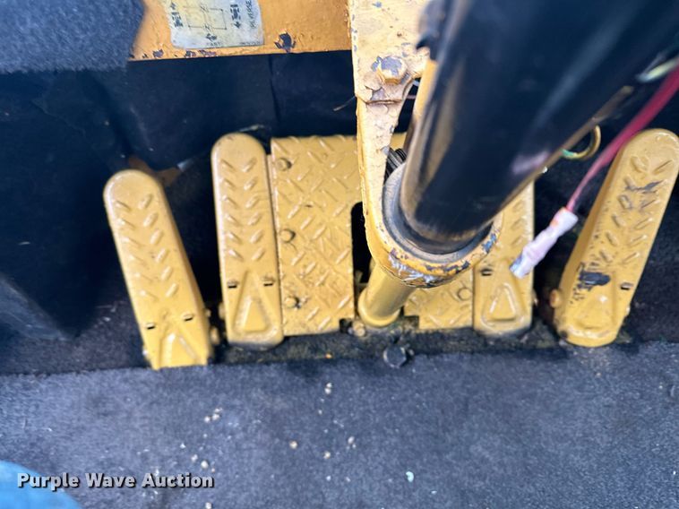 image for item LO9442 Kawasaki KSS70 wheel loader