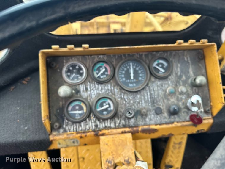 image for item LO9442 Kawasaki KSS70 wheel loader