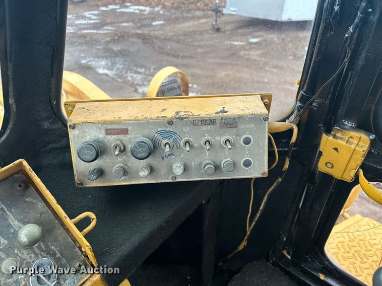 image for item LO9442 Kawasaki KSS70 wheel loader