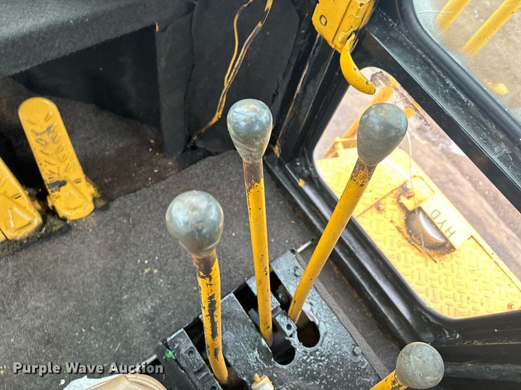 image for item LO9442 Kawasaki KSS70 wheel loader