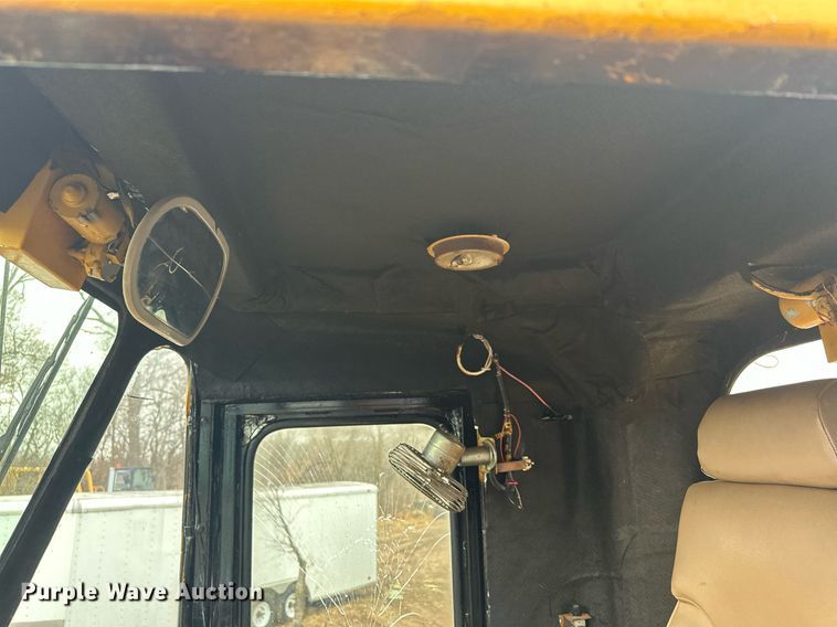 image for item LO9442 Kawasaki KSS70 wheel loader