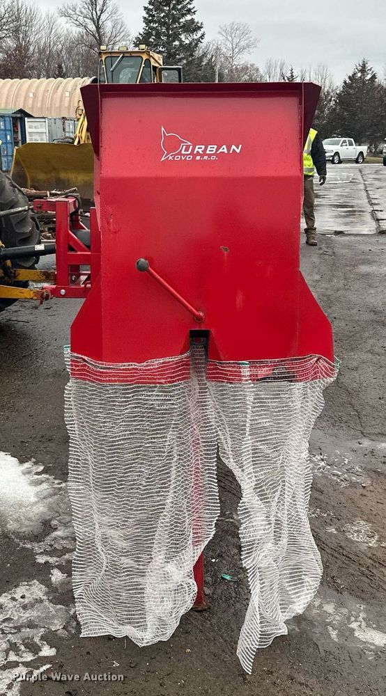 image for item LO9443 2016 Urban TR110  branch logger