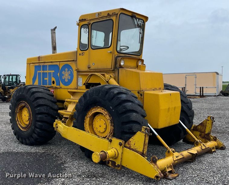 image for item LV9955 1965 Michigan 180TDGM  dozer