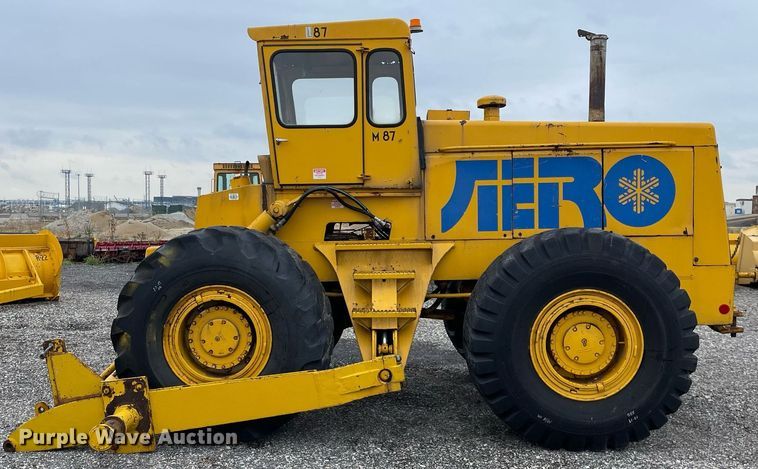 image for item LV9955 1965 Michigan 180TDGM  dozer