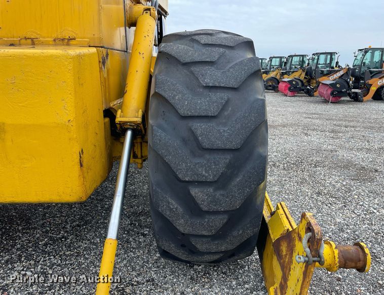 image for item LV9955 1965 Michigan 180TDGM  dozer