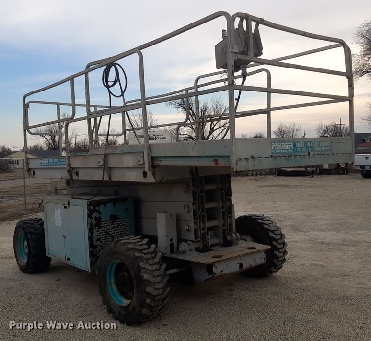 image for item LX9984 JLG 33RTS  scissor lift