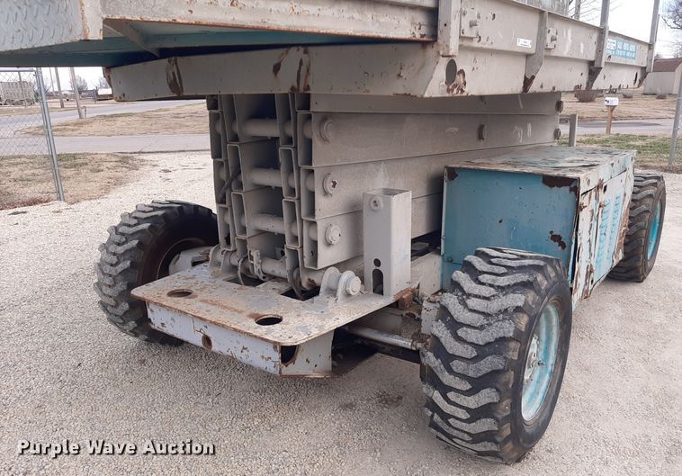 image for item LX9984 JLG 33RTS  scissor lift