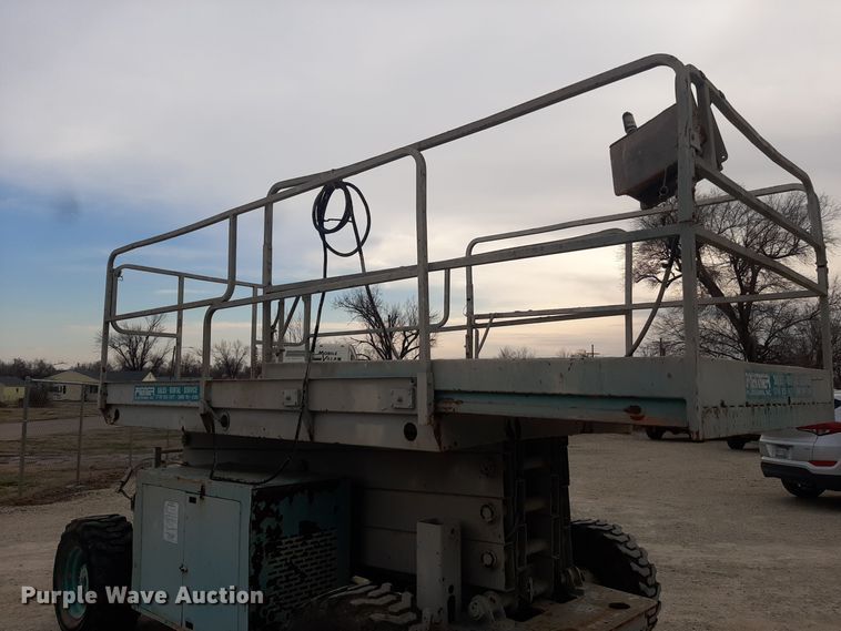 image for item LX9984 JLG 33RTS  scissor lift