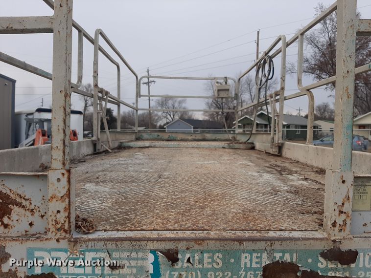 image for item LX9984 JLG 33RTS  scissor lift