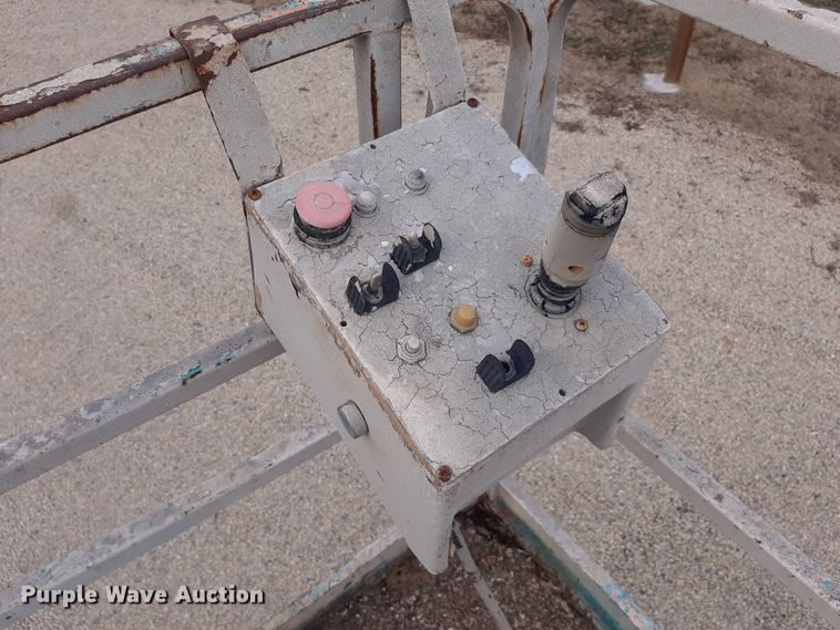 image for item LX9984 JLG 33RTS  scissor lift