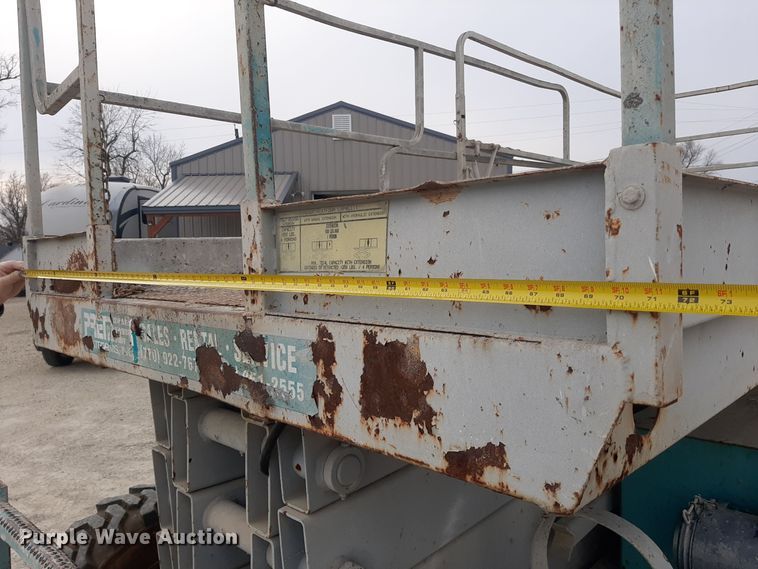 image for item LX9984 JLG 33RTS  scissor lift