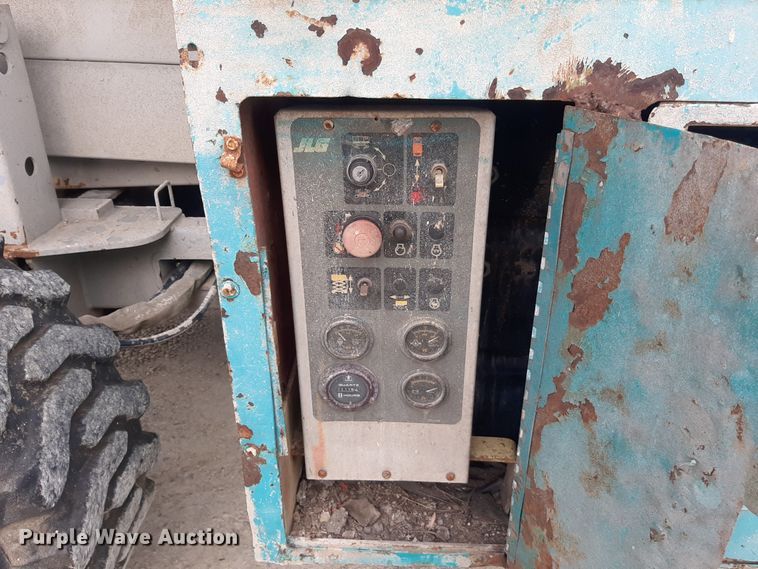 image for item LX9984 JLG 33RTS  scissor lift