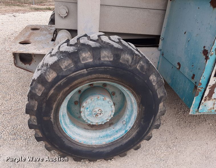 image for item LX9984 JLG 33RTS  scissor lift