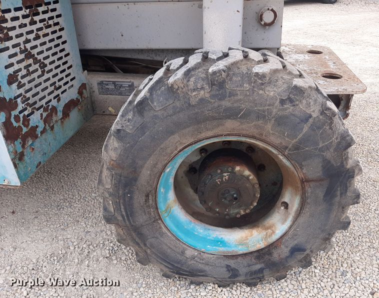 image for item LX9984 JLG 33RTS  scissor lift