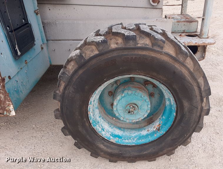 image for item LX9984 JLG 33RTS  scissor lift