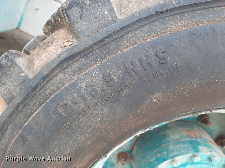 image for item LX9984 JLG 33RTS  scissor lift