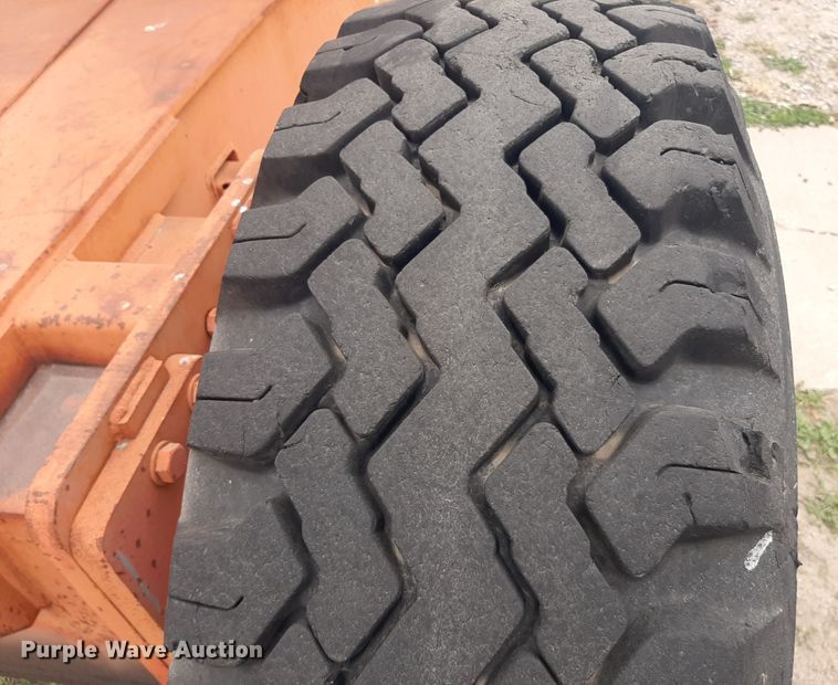 image for item LX9992 1995 Snorkelift TB80 boom lift