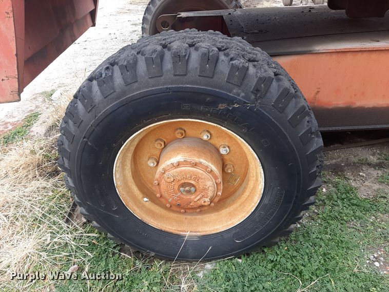 image for item LX9992 1995 Snorkelift TB80 boom lift