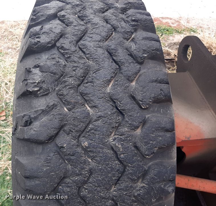 image for item LX9992 1995 Snorkelift TB80 boom lift