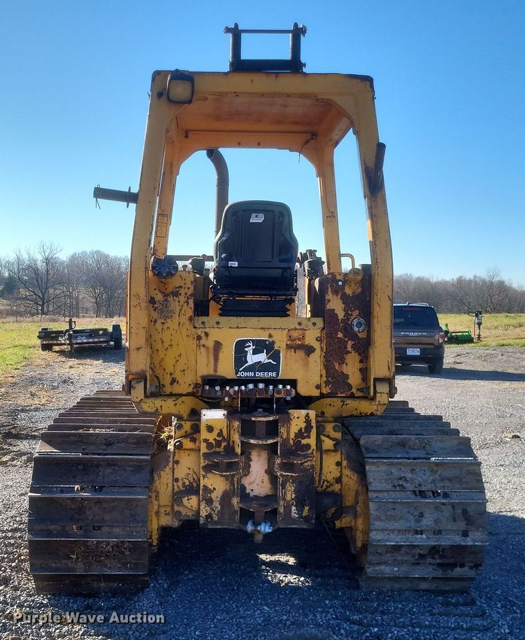 image for item MI9828 1989 John Deere 650G  dozer