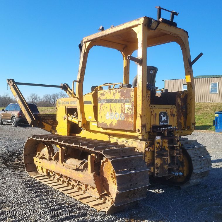 image for item MI9828 1989 John Deere 650G  dozer