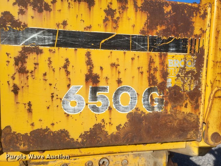 image for item MI9828 1989 John Deere 650G  dozer