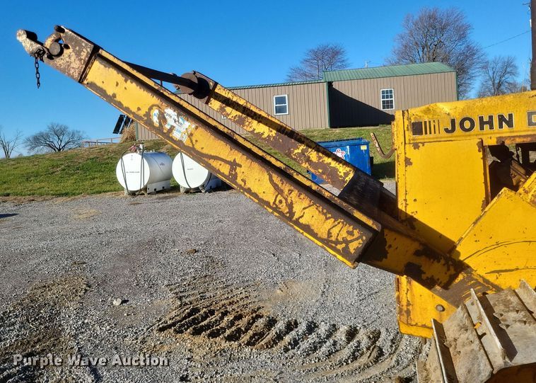 image for item MI9828 1989 John Deere 650G  dozer