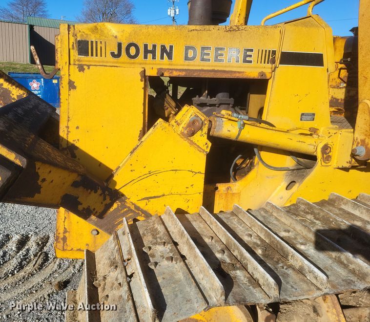 image for item MI9828 1989 John Deere 650G  dozer