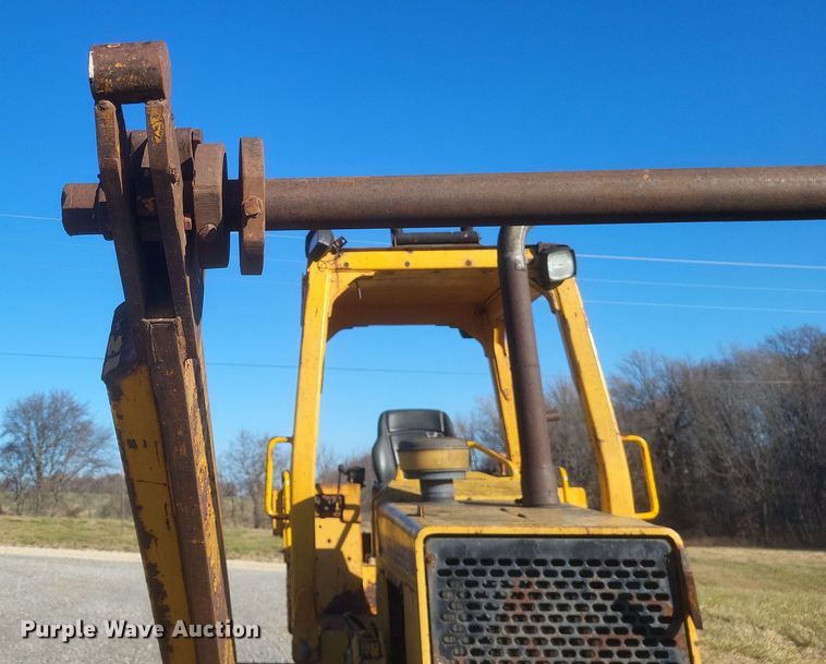 image for item MI9828 1989 John Deere 650G  dozer