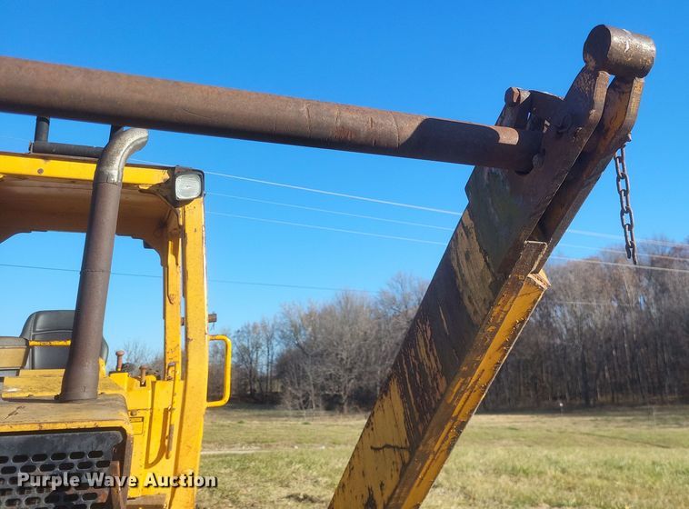 image for item MI9828 1989 John Deere 650G  dozer