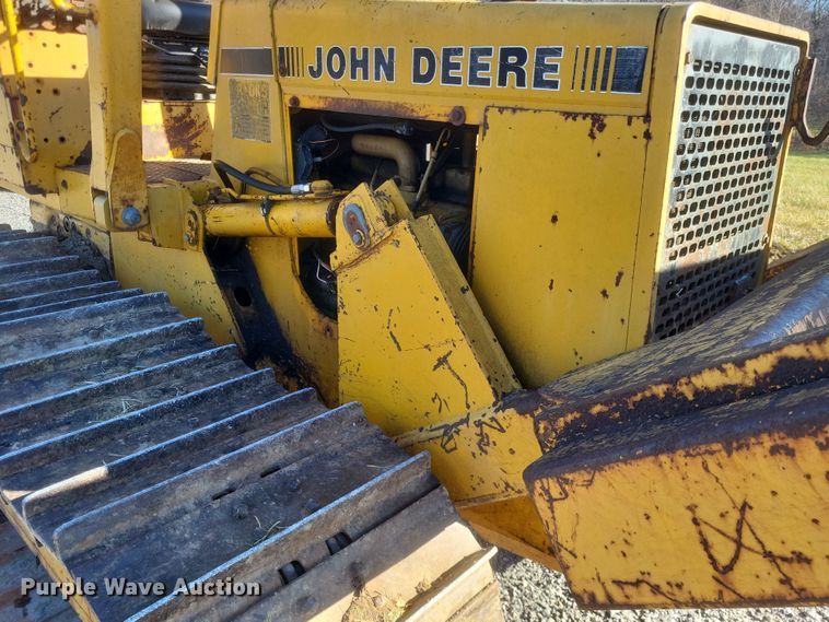 image for item MI9828 1989 John Deere 650G  dozer