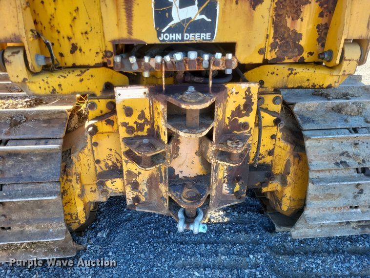 image for item MI9828 1989 John Deere 650G  dozer
