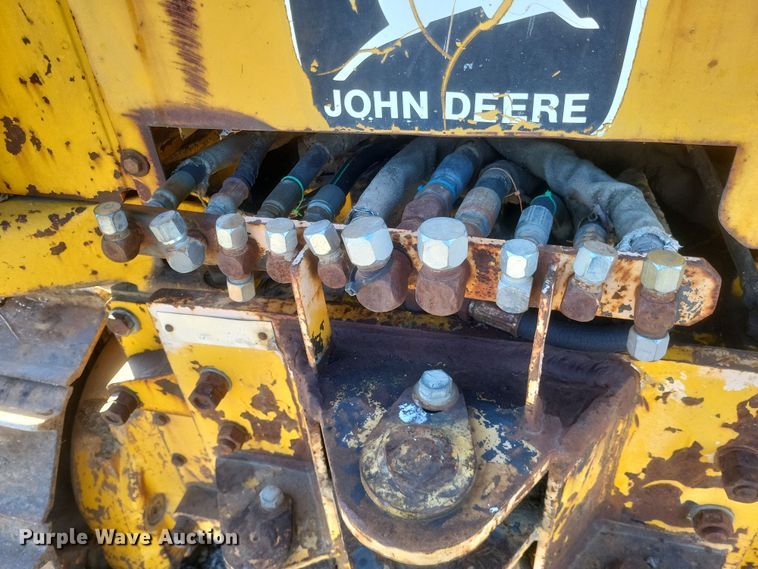 image for item MI9828 1989 John Deere 650G  dozer